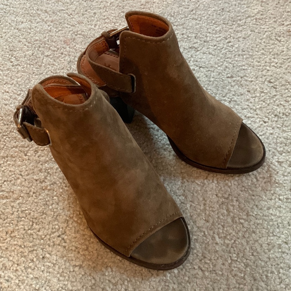 FRYE SUEDE OPEN TOE SLINGBACK BOOTIES